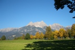 Saalfelden im Hintergund das Steinerne Meer